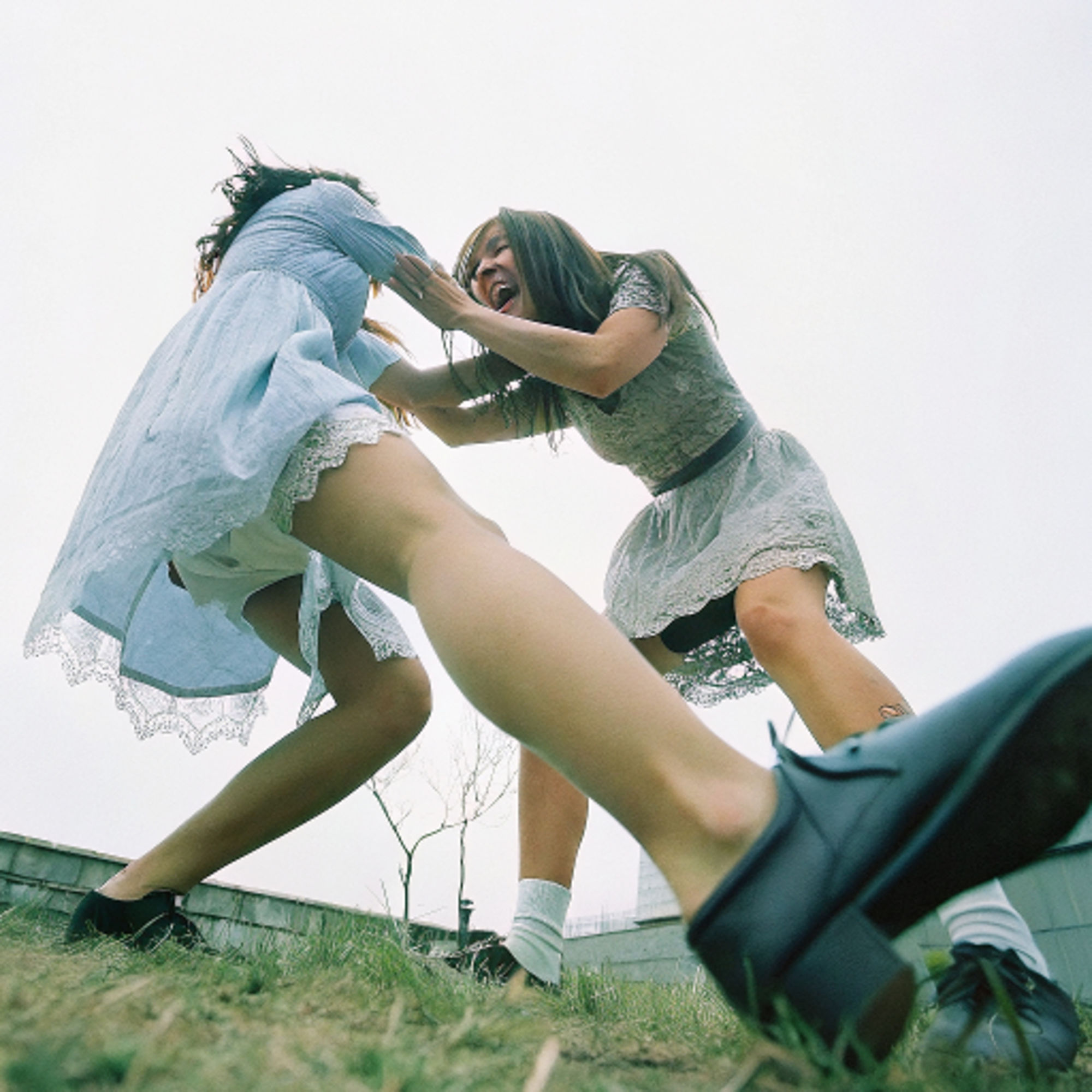 女同士の喧嘩は美しい キャットファイト Catfight レズビアン レズビアンバトル 百合 AI写真集、AI動画集  2 - サンプル画像 5