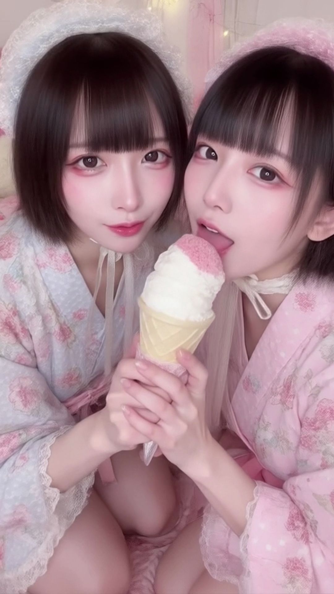 【動画】キス寸前、でもまだ…舐めてる。AI百合舐めキス映像 - サンプル画像 8