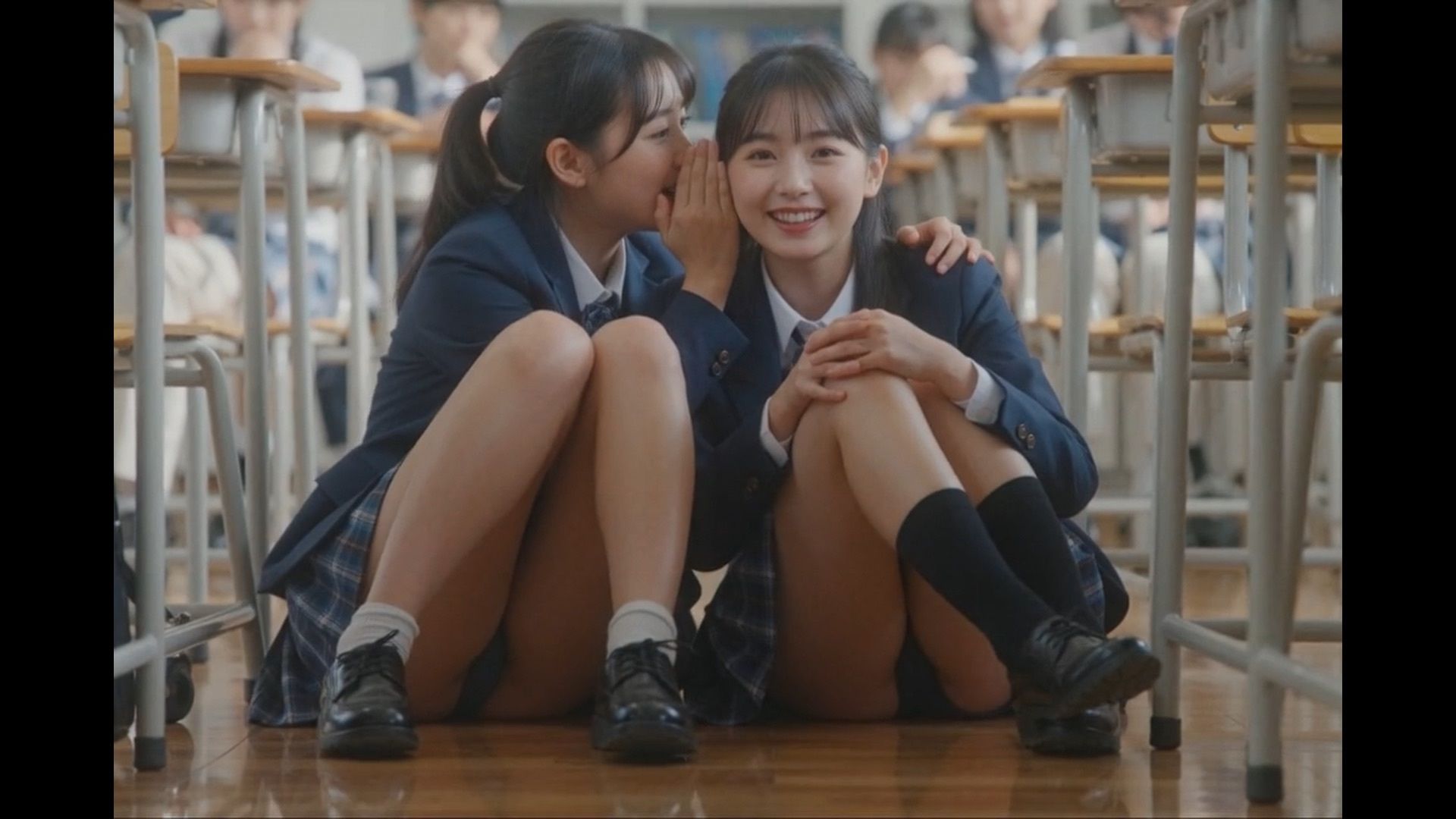 制服女子の体育座りパンチラショート動画集 - サンプル画像 2