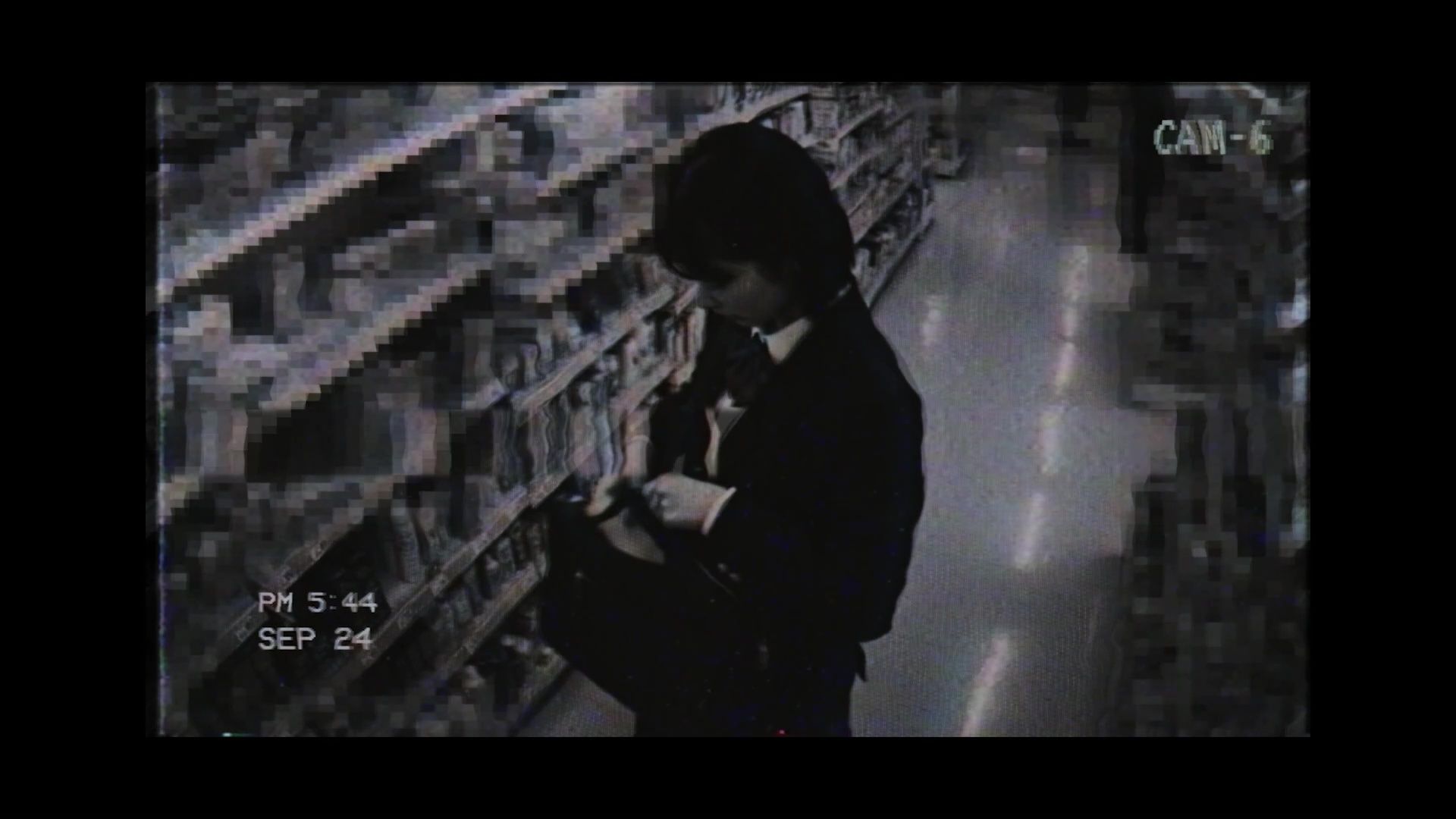 万引き女子校生のお仕置き謝罪動画 17 - サンプル画像 1