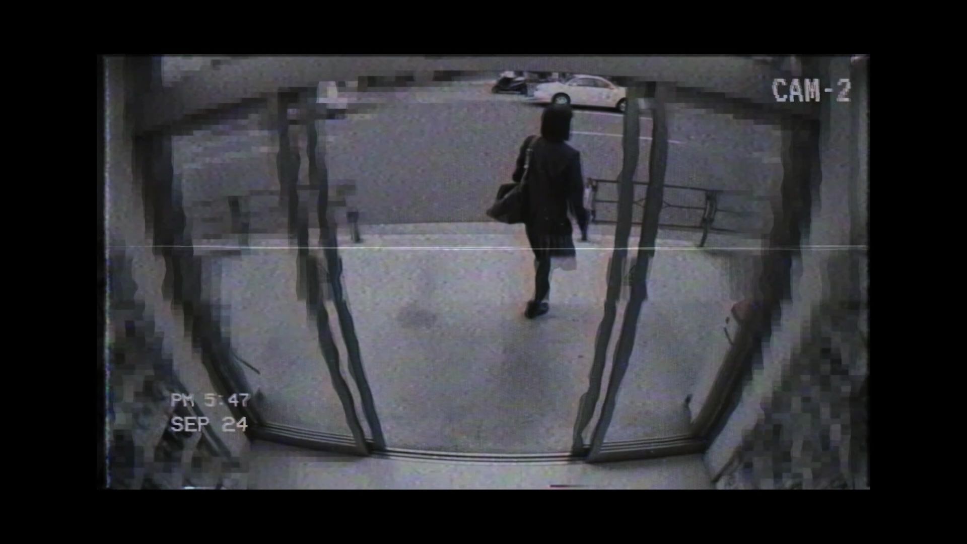 万引き女子校生のお仕置き謝罪動画 17 - サンプル画像 2