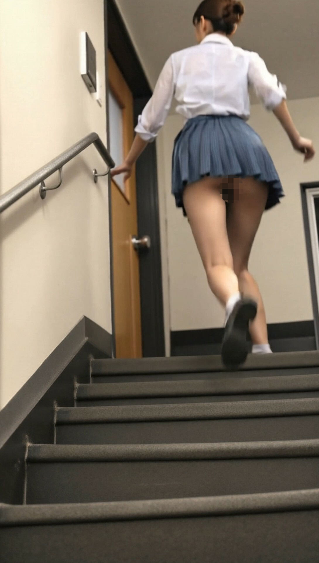 青チェックスカートのJKの動画 - サンプル画像 5