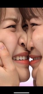 【続】相手の顔より自分の顔の方が可愛いと証明するために自分の方に顔を引き寄せぶつけ合うふたり。 - サンプル画像 2