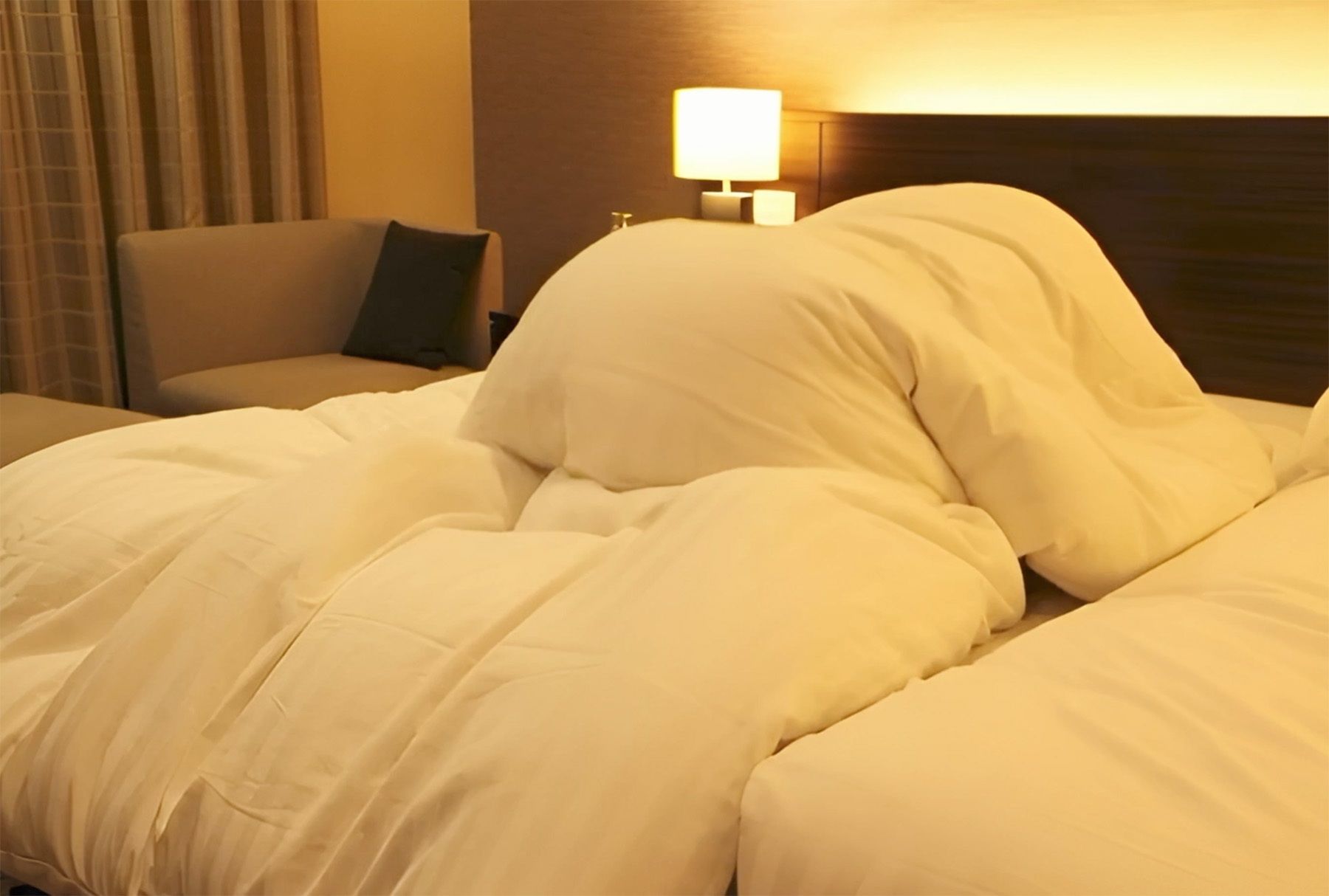 ホテルでドレスエッチ動画（ドレス美少女46） - サンプル画像 1