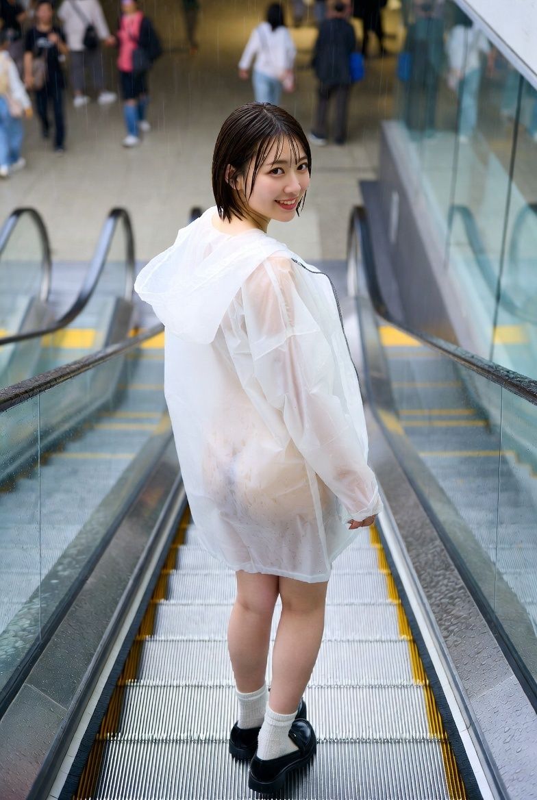 レインコート露出 - サンプル画像 1