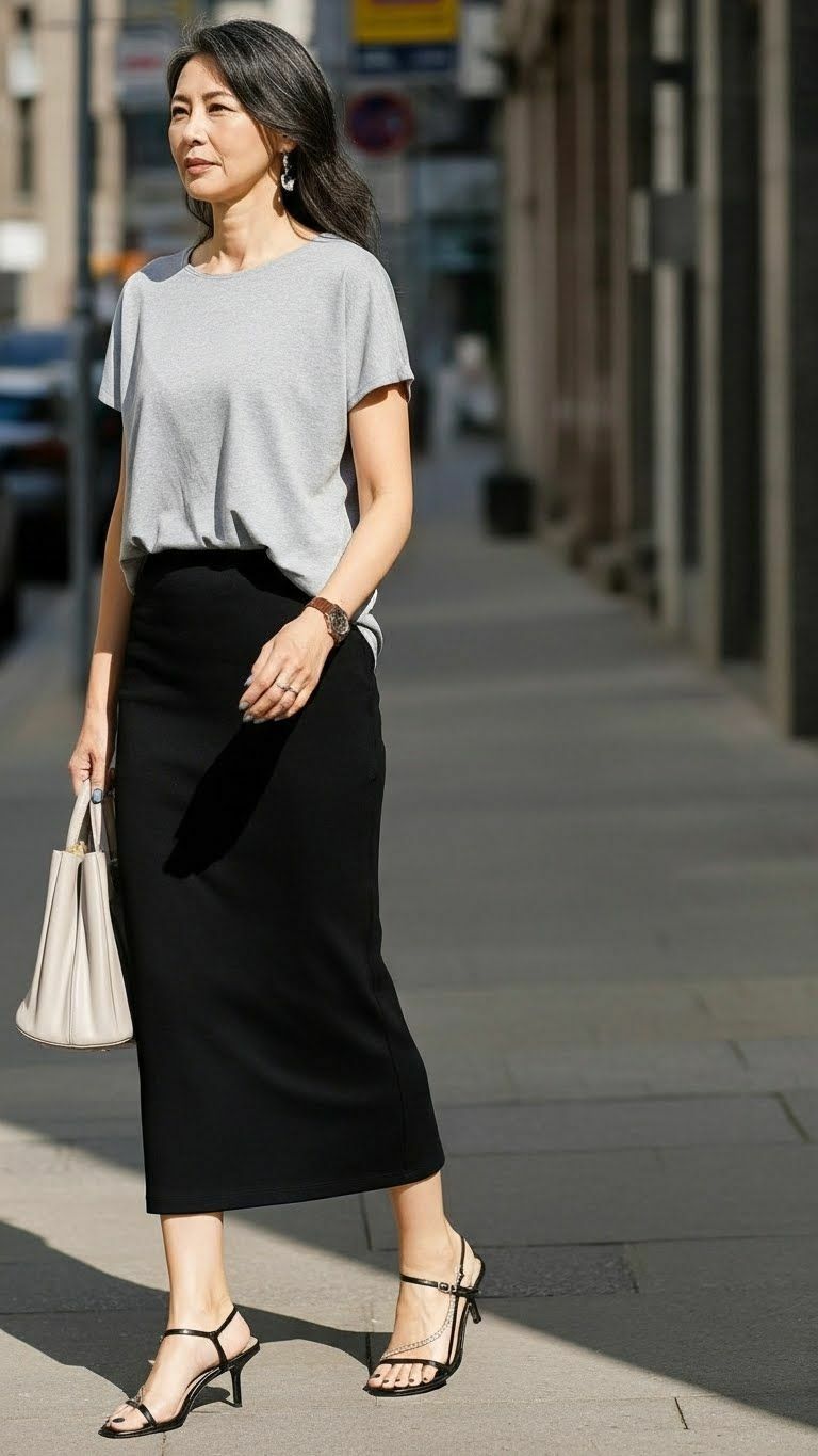 【コンビニの真面目そうなパート熟女、第一話】実は隠れ巨乳のムッツリスケベの貪欲オンナだった - サンプル画像 4