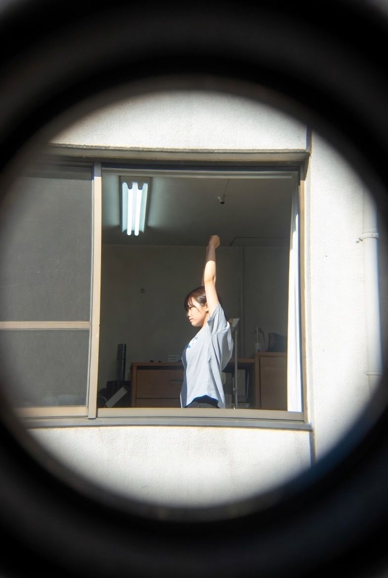 無防備美女の部屋覗き - サンプル画像 3