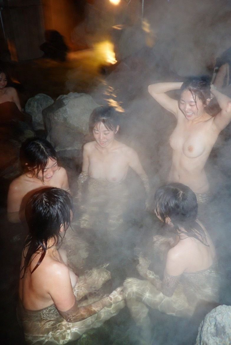 合宿の禁断スナップ〜AIで見る女子たちの無防備な盗撮集〜 - サンプル画像 4