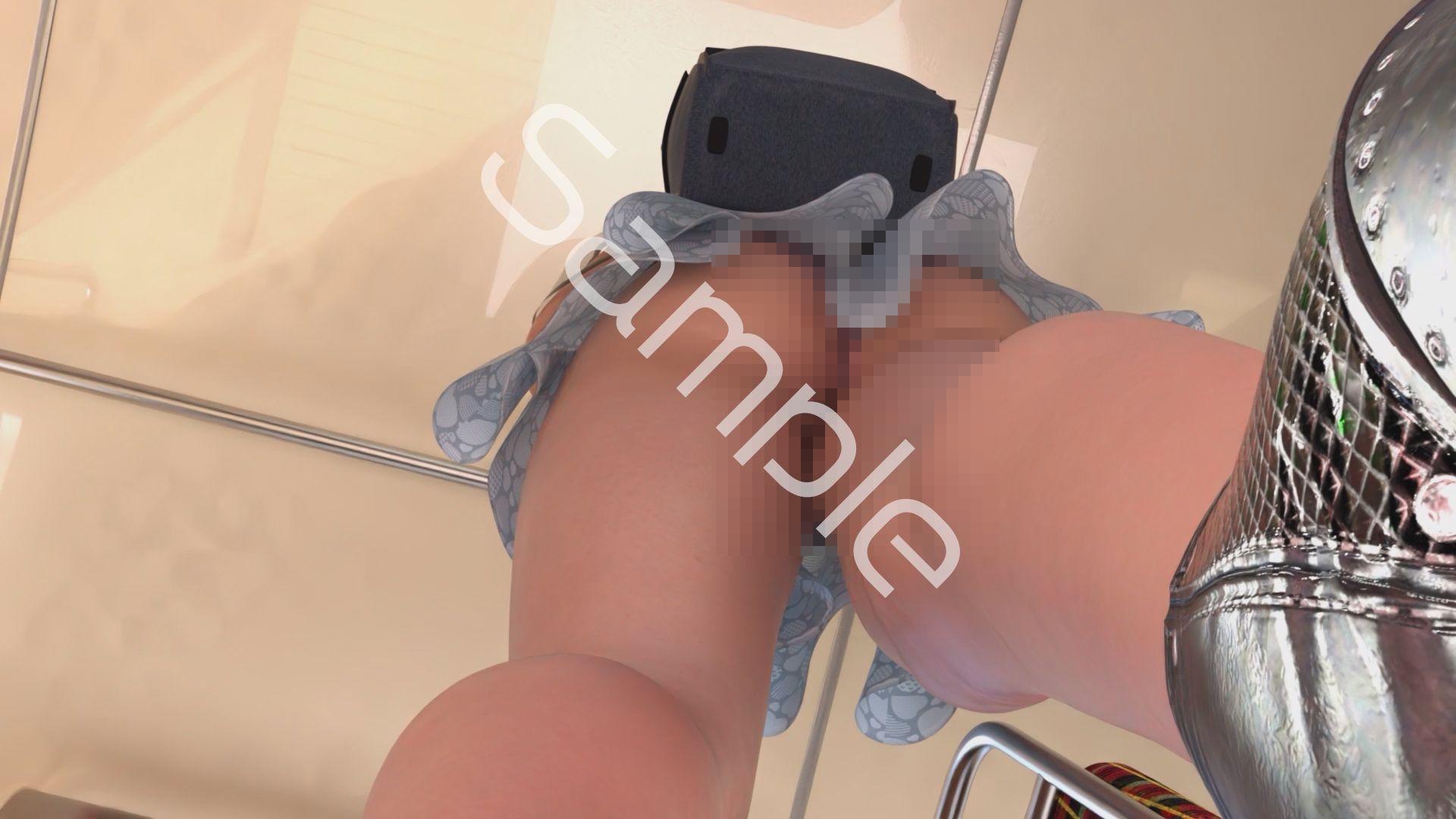 一ノ瀬廻里・私服登校日の通学途中のバス内でスカート内逆さ撮り盗撮の被害に遭う:PV16（サテン地ピンク豹柄のフルバックパンティ） - サンプル画像 1