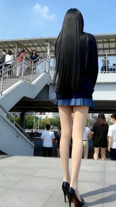 超スレンダー美脚モデルのリアル歩行｜後ろ姿フェチ - サンプル画像 1