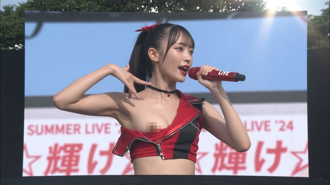 【78人】一眼レフ高速連写が捉えた 野外ライブでのアイドル本気ポロリ78連発【完全版】 - サンプル画像 4