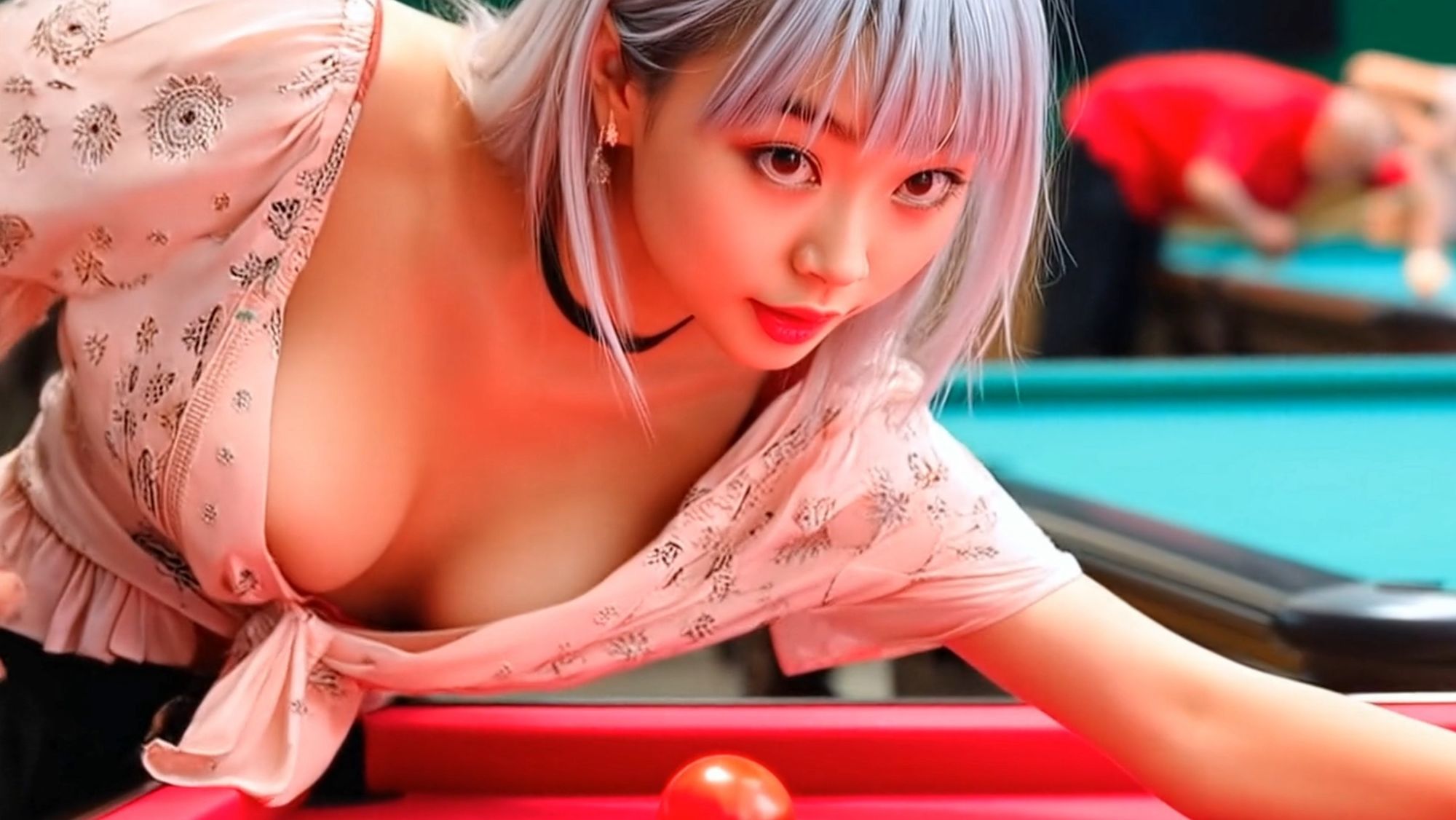 妄想21 ビリヤードで胸の谷間を見せつける美女 AI生成動画 - サンプル画像 3