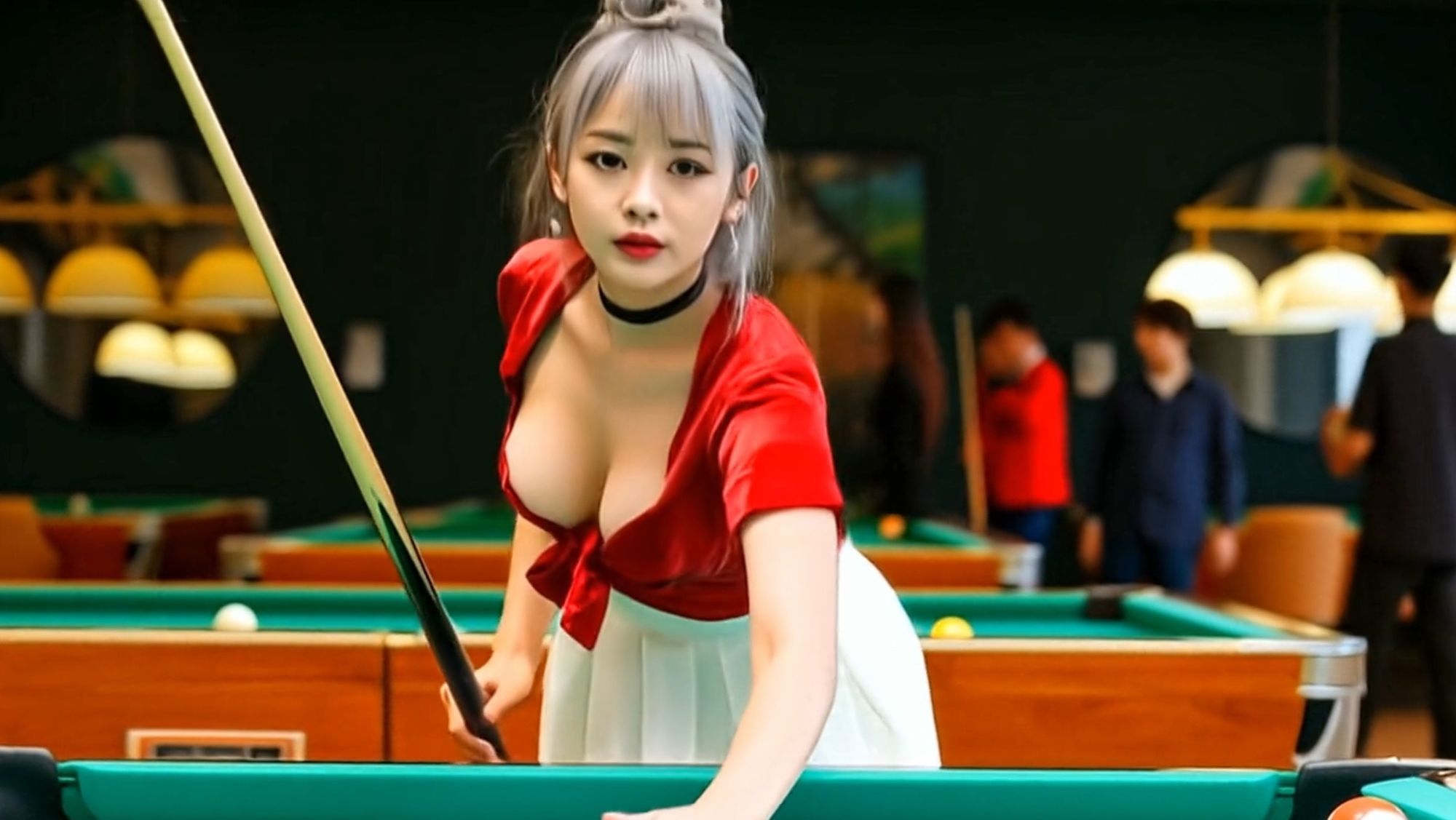 妄想21 ビリヤードで胸の谷間を見せつける美女 AI生成動画 - サンプル画像 7