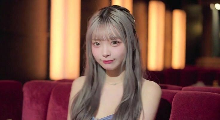 【キャバ嬢33人】いきなり服を脱いでガニ股腰振り変態ダンス【周りも唖然！！】 - サンプル画像 7