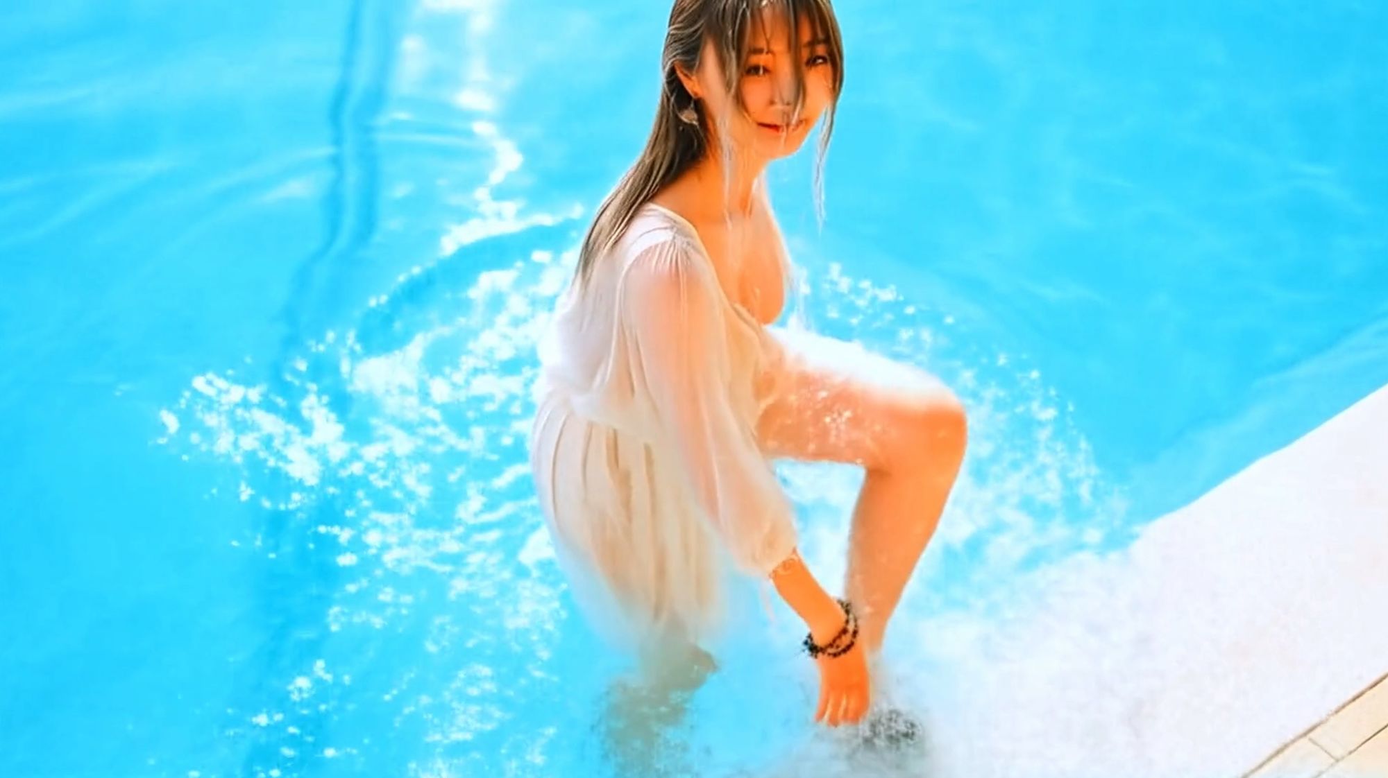 妄想22 着衣で水に入ると透けて見えます AI生成動画 - サンプル画像 8