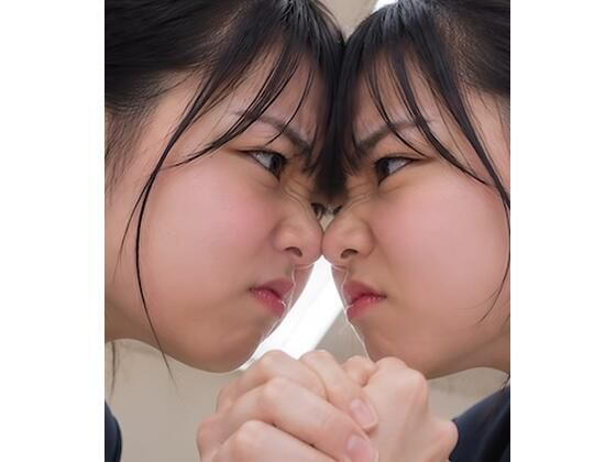 【女教師の腕相撲】どちらがこのクラスの担任かを決めるふたり。