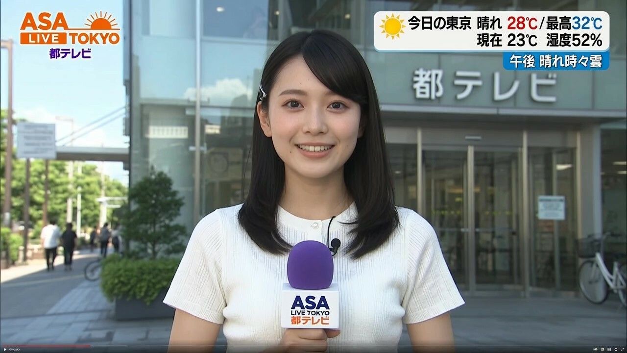 【女子アナ60人】生中継で突然服を破られておっぱい丸出し！！パニック！！ - サンプル画像 2