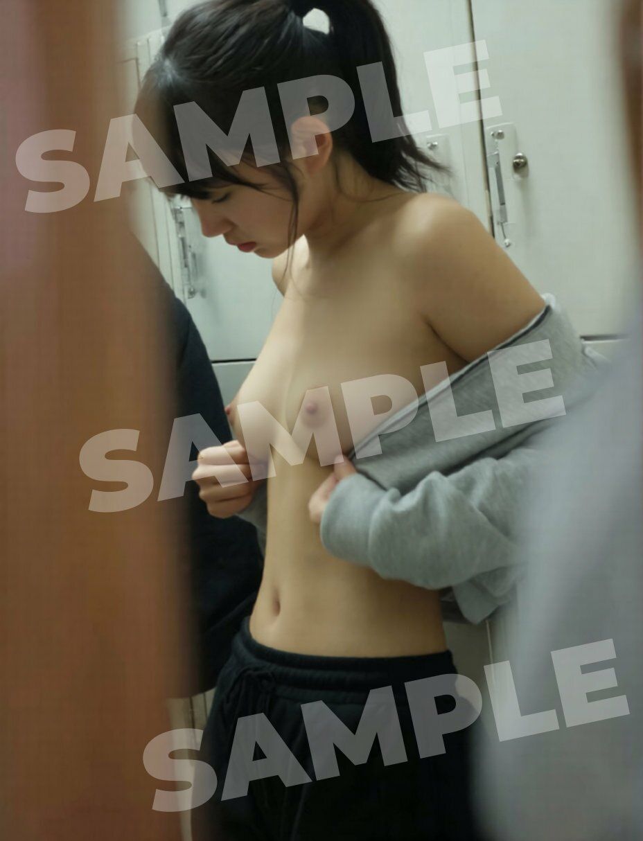 AIでしか覗けない、好奇心と背徳感の世界「更衣室」IIーnakedー - サンプル画像 3