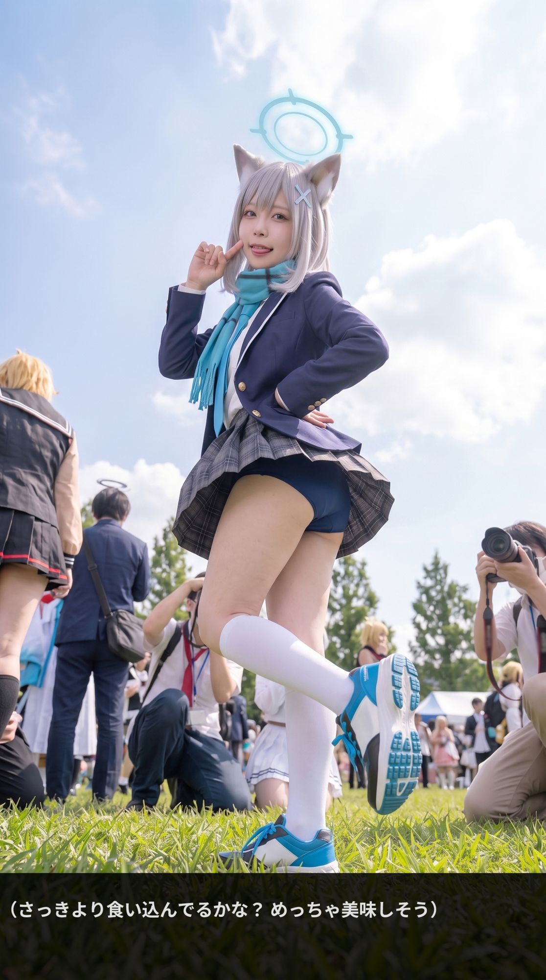 【前編】隙だらけな銀髪コスプレイヤーのパンチラ・ブラチラをカメコ視点で撮りまくる！【デジタルコミック風/AI写真集】 - サンプル画像 3