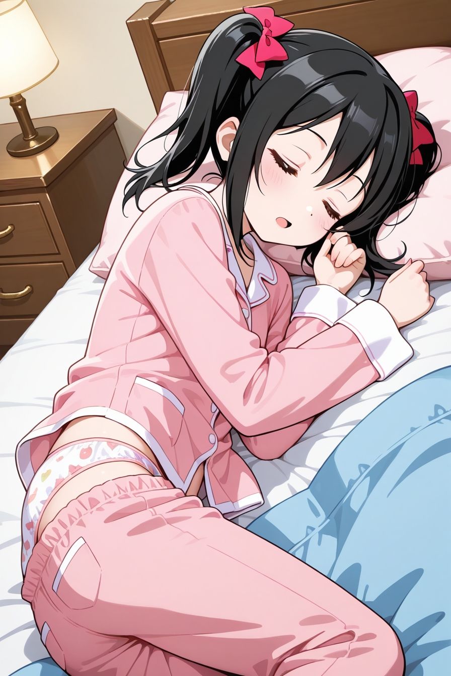熟睡無防備アイドルにえっちないたずら！ - サンプル画像 1