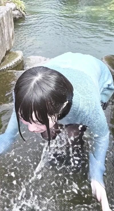 【AI動画259本】着衣ずぶ濡れ WET COLLECTION Vol.1｜池・川で全身びしょ濡れ - サンプル画像 10