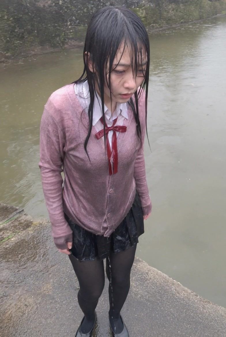 【AI動画259本】着衣ずぶ濡れ WET COLLECTION Vol.2｜池・川で全身びしょ濡れ - サンプル画像 4
